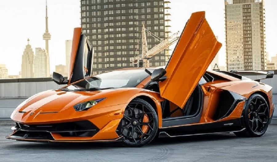 LAMBORGHINI AVENTADOR 