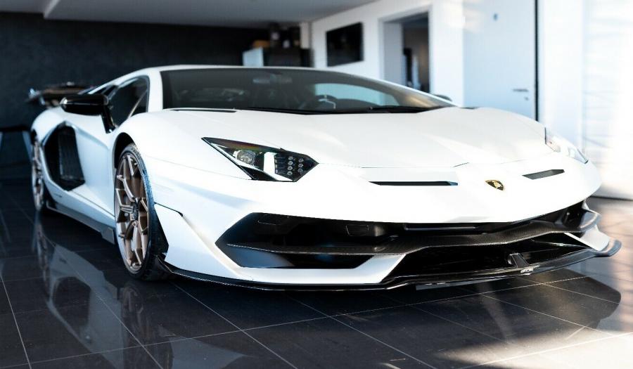LAMBORGHINI AVENTADOR SVJ